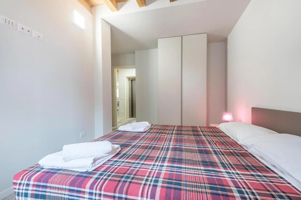 טוסקולנו מדרנו Il Golfo Apartments Duplex 0*, טוסקולנו מדרנו